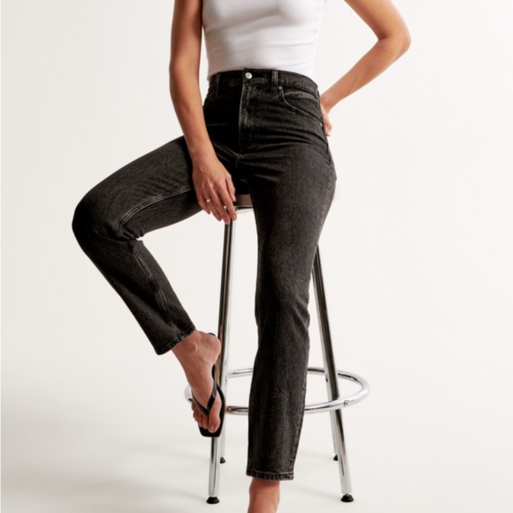 Abercrombie & Fitch High Rise Mom Jeans